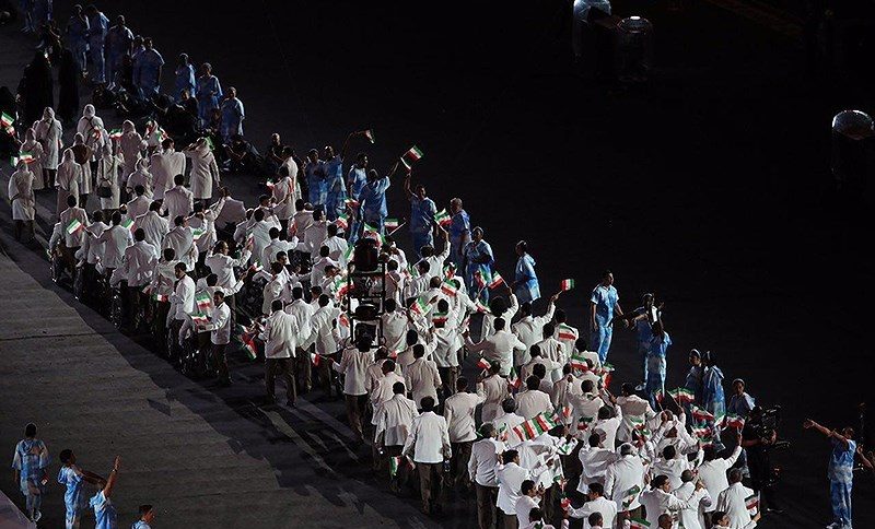 پرچمدار کاروان «منا» با لباس «احرام» رژه رفت + عکس و فیلم/ مسی در مراسم افتتاحیه پارالمپیک ۲۰۱۶!