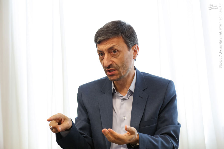 احمدی‌نژاد در ماجرای معاون اولی مشایی ضد امر رهبری عمل کرد/ حداقل درآمد ماهانه اقشار تحت پوشش کمیته باید ۴۵۰هزار تومان باشد/ یک ریال از صدقات مردم در عراق و لبنان خرج نشده است